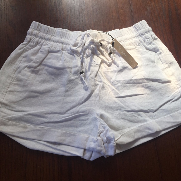 White Linen shorts - Picture 2 of 3